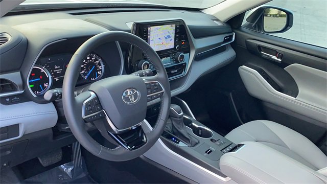 2021 Toyota Highlander XLE (Hybrid)